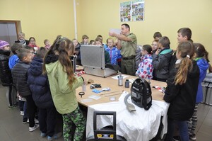 Prezentacja wyposażenia pracowni kryminalistycznej 