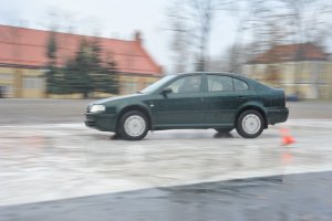 Prowadzenie pościgów pojazdami uprzywilejowanymi 