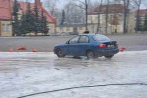 Prowadzenie pościgów pojazdami uprzywilejowanymi 