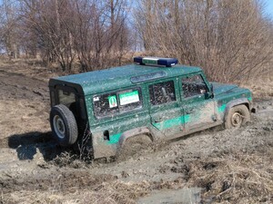 Doskonalenie jazdy po trudnym, podmokłym terenie 