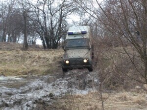 Doskonalenie jazdy po trudnym, podmokłym terenie 