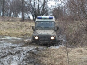 Doskonalenie jazdy po trudnym, podmokłym terenie 