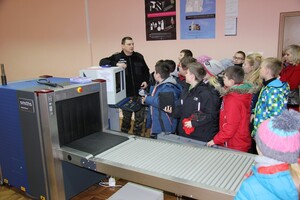 Komendant Centrum Szkolenia Straży Granicznej gościł uczniów szkoły podstawowej 