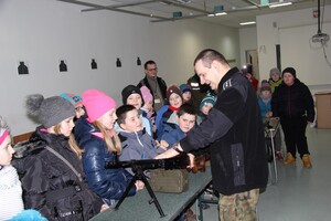 Komendant Centrum Szkolenia Straży Granicznej gościł uczniów szkoły podstawowej 