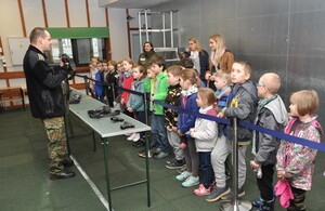 Dzieci i młodzież z wizytą w kętrzyńskich jednostkach Straży Granicznej 