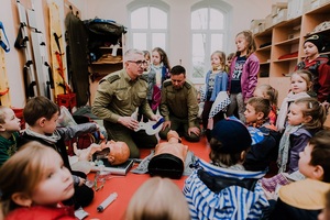 Dzieci i młodzież z wizytą w kętrzyńskich jednostkach Straży Granicznej 