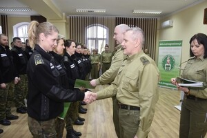 Przyszli chorążowie otrzymali świadectwa 