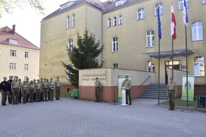 102 przyszłych chorążych otrzymało świadectwa 