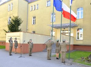 Szacunek oddany fladze państwowej Rzeczypospolitej Polskiej w Centrum Szkolenia SG na przestrzeni lat 