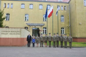 Szacunek oddany fladze państwowej Rzeczypospolitej Polskiej w Centrum Szkolenia SG na przestrzeni lat 