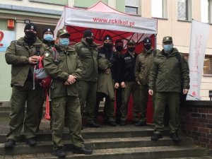 Dzielą się cennym darem z chorymi na covid-19 