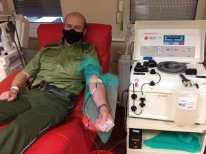 Dzielą się cennym darem z chorymi na covid-19 