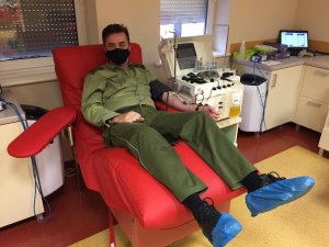 Dzielą się cennym darem z chorymi na covid-19 