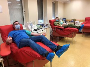 Kolejni ozdrowieńcy oddają osocze 