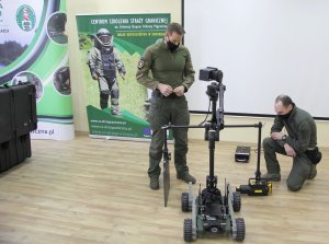 Robot pirotechniczny PIAP GRYF w Centrum Szkolenia SG 