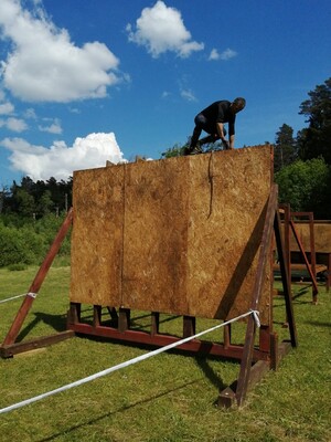 Funkcjonariusze Centrum Szkolenia Straży Granicznej najlepsi w biegach przeszkodowych 