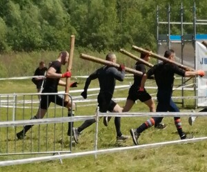 Funkcjonariusze Centrum Szkolenia Straży Granicznej najlepsi w biegach przeszkodowych 