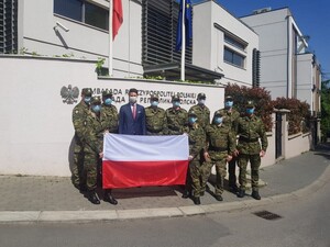 Skutecznie łączą teorie z praktyką 