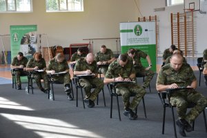 Przyszli chorążowie otrzymali świadectwa 