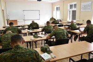 Przyszli chorążowie otrzymali świadectwa 