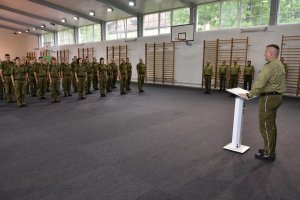 Przyszli chorążowie otrzymali świadectwa 