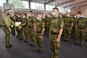 Przyszli chorążowie otrzymali świadectwa 