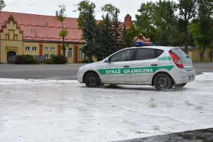 Prowadzenie pościgów pojazdami uprzywilejowanymi 