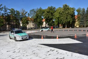 Prowadzenie pościgów pojazdami uprzywilejowanymi 