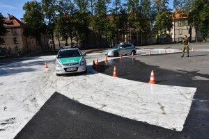 Prowadzenie pościgów pojazdami uprzywilejowanymi 