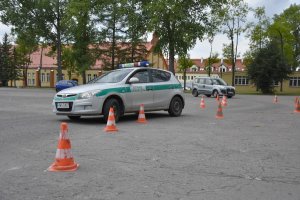 Prowadzenie pościgów pojazdami uprzywilejowanymi 