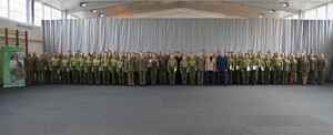 Przyszli oficerowie odebrali dyplomy ukończenia szkolenia w Centrum Szkolenia SG 