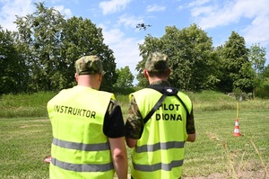 specjalistyczne szkolenie z pilotowania i obsługi dronów 