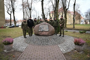 Zdjęcie grupowe funkcjonariuszy uczestniczących w szkoleniu 