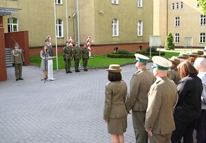 Odczytanie komunikatu o znaczeniu flagi państwowej 