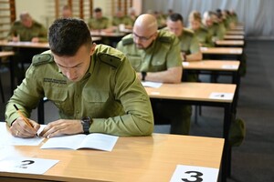 Słuchacze podczas egzaminu 