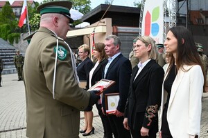 Wręczenie listów gratulacyjnych 