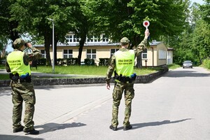 Słuchacze podczas egzaminu praktycznego 