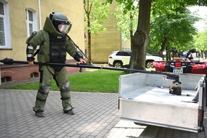 Ćwiczenia z wykorzystaniem specjalistycznego kombinezonu 