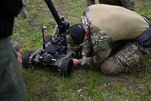 Słuchacz podczas szkolenia pirotechnicznego 
