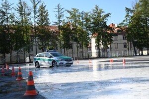 Zajęcia praktyczne na mokrej nawierzchni 