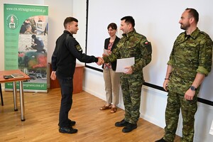 Wręczenie certyfikatów 