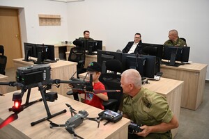 Prezentacja sali do szkoleń pilotów bezzałogowych statków powietrznych 