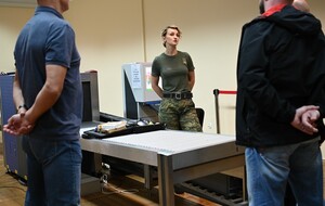 prowadzili kontrolę z zastosowaniem urządzeń rentgenowskich 