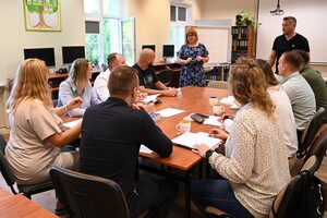 Wykładowcy i słuchacze podczas zajęć 