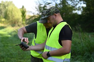 Instruktor i słuchacz podczas zajęć praktycznych 