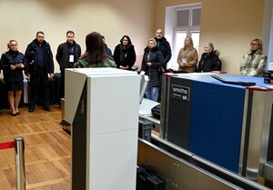 Urządzenie do prześwietlania bagażu 