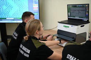 Funkcjonariusze w trakcie szkolenia 