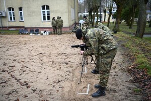 Funkcjonariusze w trakcie szkolenia 