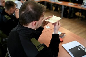 Funkcjonariusz w trakcie szkolenia