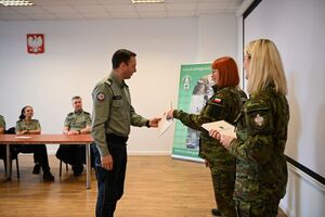 Odebranie certyfikatów przez uczestników szkolenia 